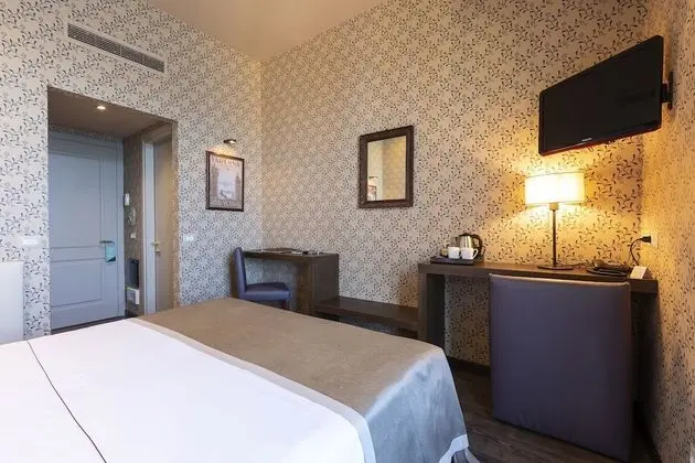 Deluxe Tek Büyük Yataklı Oda, Göl Manzaralı