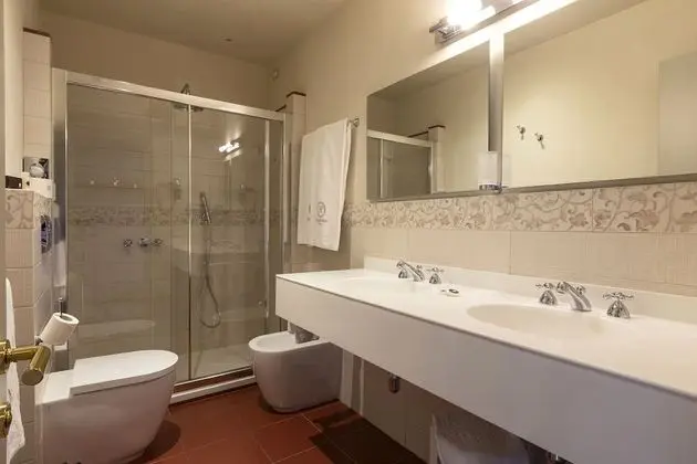 Deluxe Tek Büyük Yataklı Oda, Göl Manzaralı