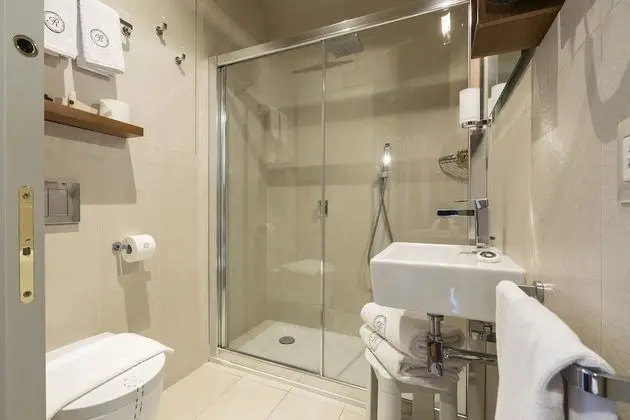 Deluxe Tek Büyük Yataklı Oda, Göl Manzaralı