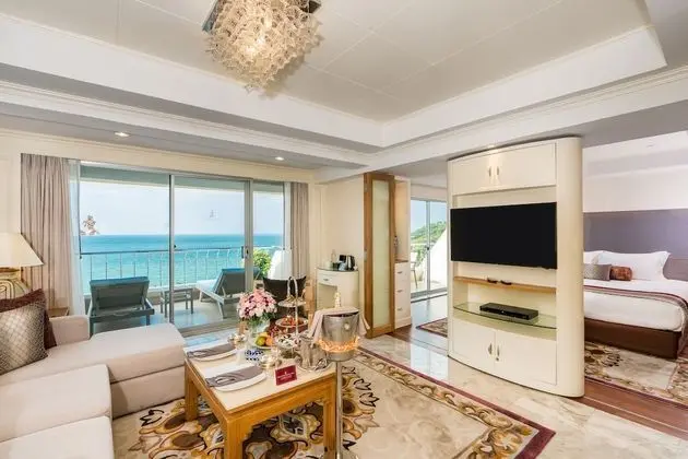One Bedroom Royal Wing Suite