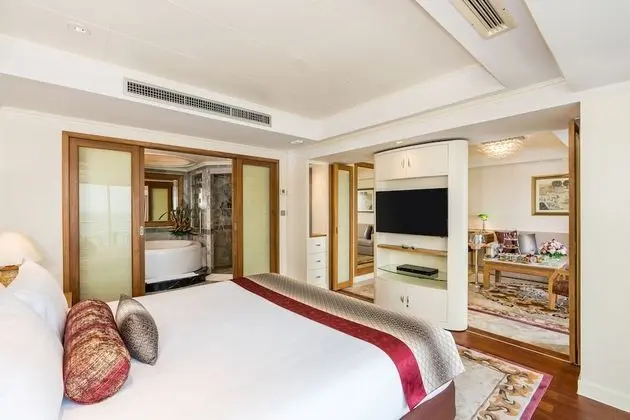 One Bedroom Royal Wing Suite