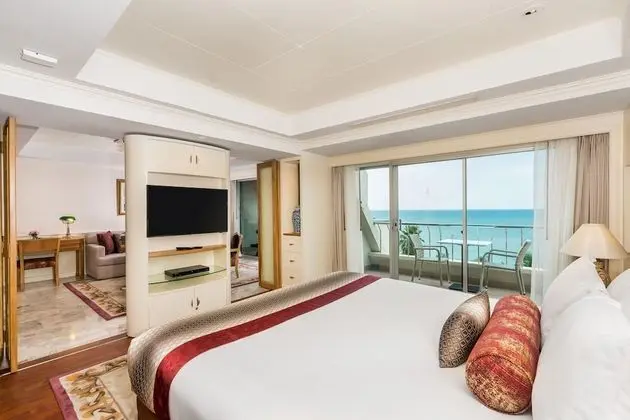 One Bedroom Royal Wing Suite