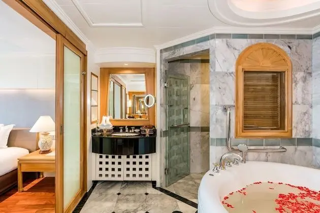 One Bedroom Royal Wing Suite