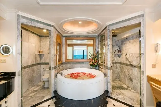 One Bedroom Royal Wing Suite