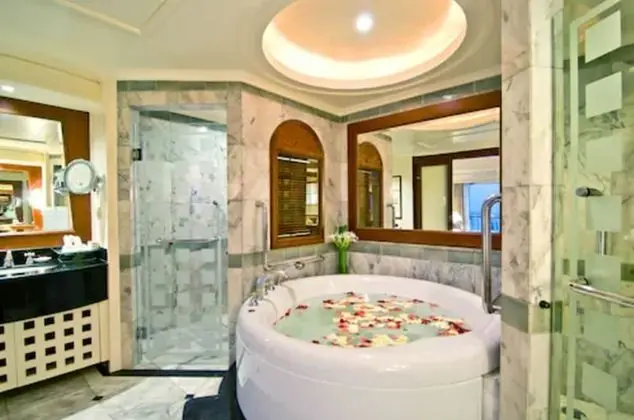One Bedroom Royal Wing Suite
