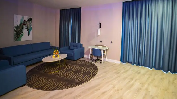 https://images.etstur.com/imgproxy/resize/2560x1440/files/images/hotelImages/etsrooms/94/Royal_Wings_Hotel_20260123140415_2.jpg