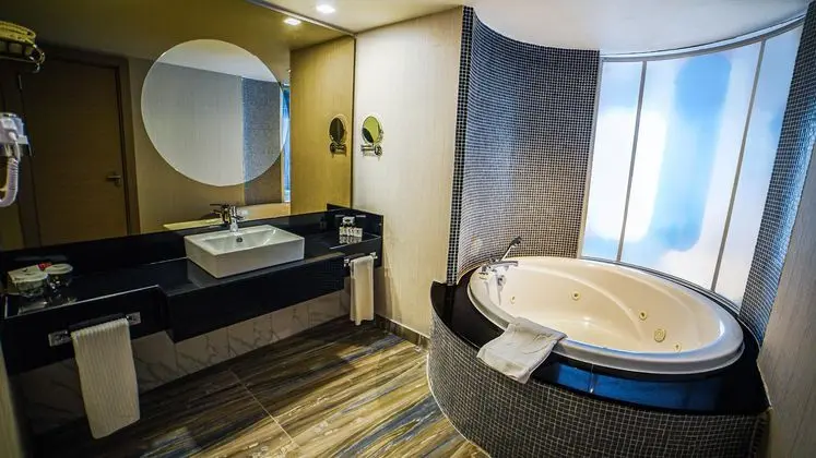 https://images.etstur.com/imgproxy/resize/2560x1440/files/images/hotelImages/etsrooms/94/Royal_Wings_Hotel_20260123140415_4.jpg