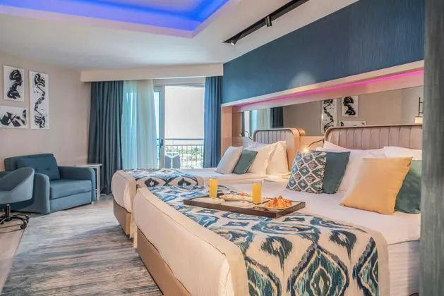 https://images.etstur.com/imgproxy/resize/2560x1440/files/images/hotelImages/etsrooms/94/Royal_Wings_Hotel_20260728172445_0.jpg