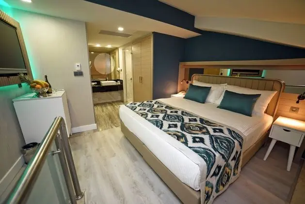 https://imagessl.etstur.com/files/images/hotelImages/TR/51749/l/Royal-Wings-Hotel-Oda-282035.jpg