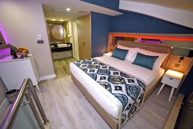 https://imagessl.etstur.com/files/images/hotelImages/TR/51749/l/Royal-Wings-Hotel-Oda-282036.jpg