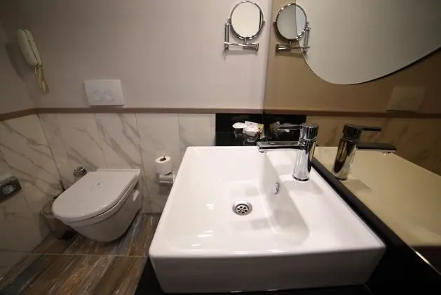 https://imagessl.etstur.com/files/images/hotelImages/TR/51749/l/Royal-Wings-Hotel-Oda-282048.jpg