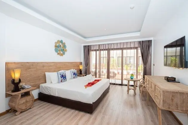 Grand Deluxe Pool Access Room