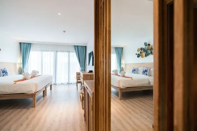 Grand Deluxe Pool Access Room