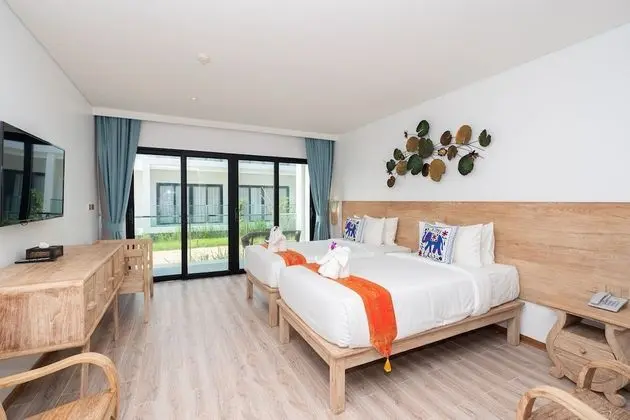 Grand Deluxe Pool Access Room