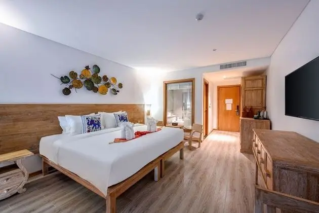 Grand Deluxe Pool Access Room