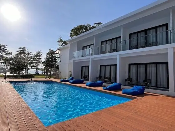 Grand Deluxe Pool Access Room