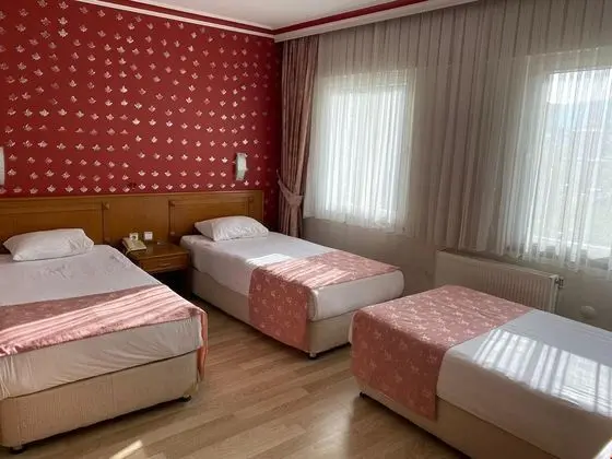 Üç Tek Yataklı Oda