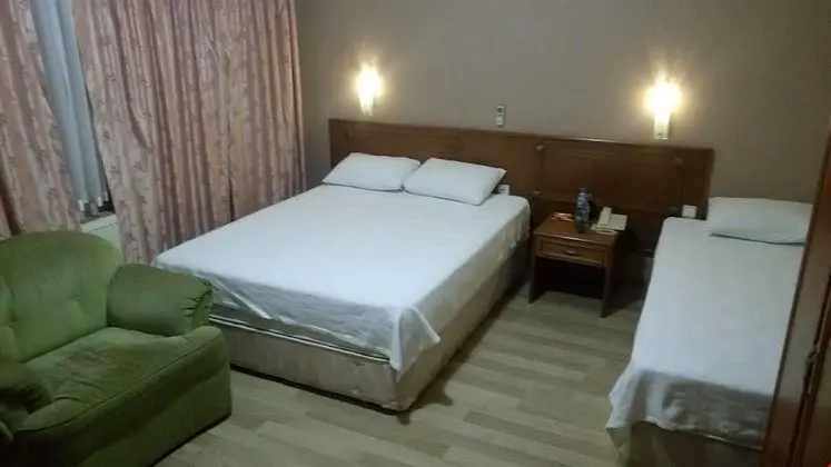 Üç Tek Yataklı Oda
