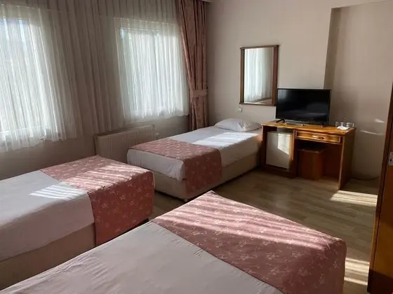 Üç Tek Yataklı Oda