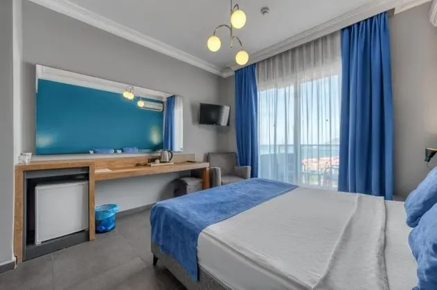 Standart Oda, Yandan Deniz Manzaralı, Balkonlu