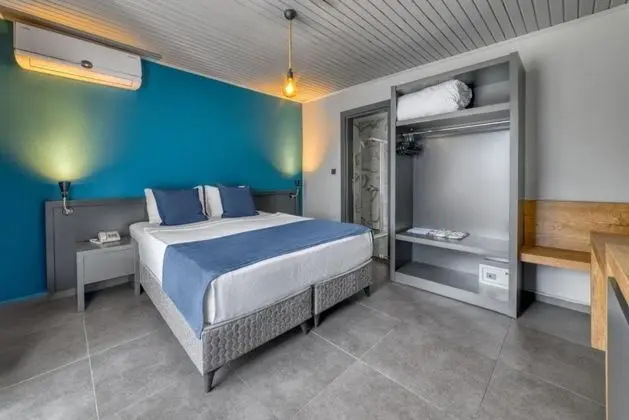 Standart Oda, Yandan Deniz Manzaralı, Balkonlu