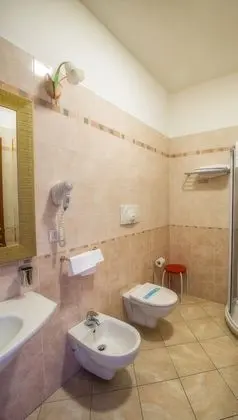 Üç Kişilik Oda