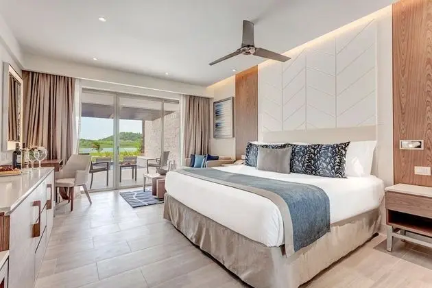 Luxury Junior Suite Swim Out Diamond Club