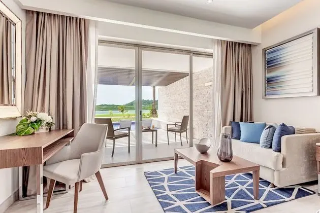 Luxury Junior Suite Swim Out Diamond Club