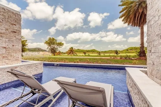 Luxury Junior Suite Swim Out Diamond Club