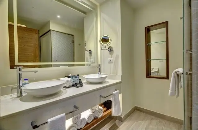 Luxury Junior Suite Swim Out Diamond Club