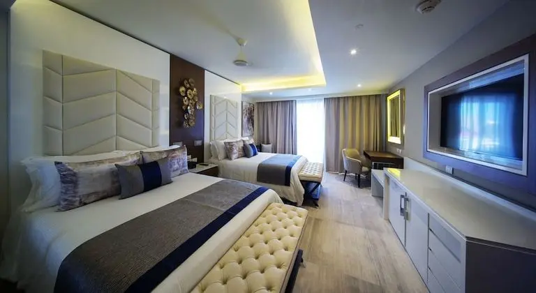 Luxury Chairman Three Bedroom Suite Ocean Front Diamond Club