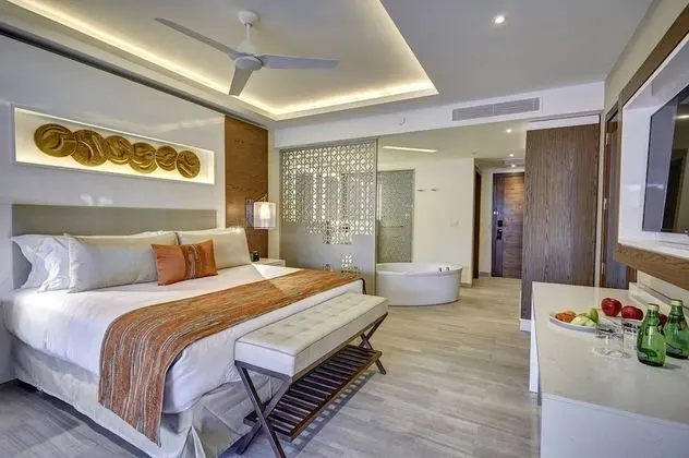 Luxury Junior Suite Swim Out Diamond Club