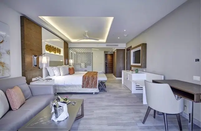 Luxury Junior Suite Swim Out Diamond Club