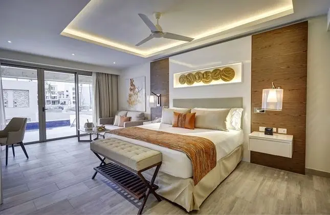 Luxury Junior Suite Swim Out Diamond Club