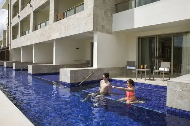 Luxury Junior Suite Swim Out Diamond Club