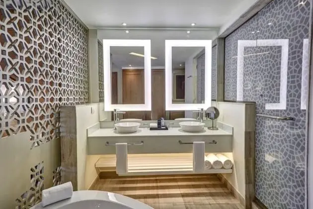 Luxury Junior Suite Swim Out Diamond Club