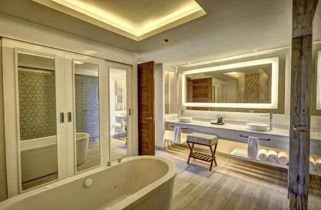 Luxury Presidential One Bedroom Suite