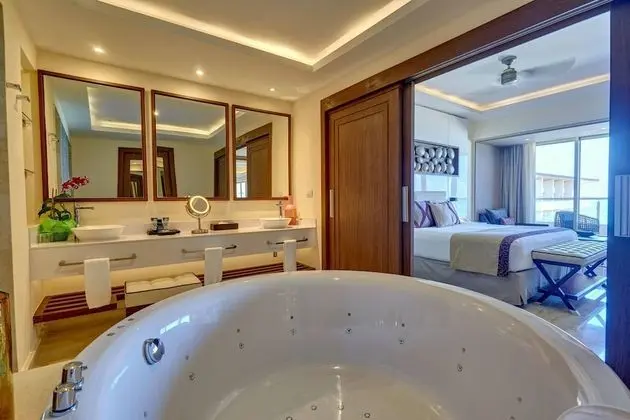 Luxury Chairman Three Bedroom Suite Ocean View Diamond Club