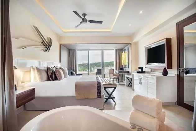 Luxury Junior Suite Ocean View Diamond Club