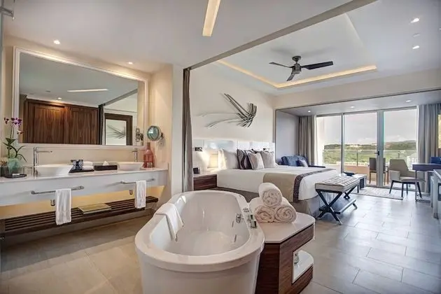 Luxury Junior Suite Ocean View Diamond Club