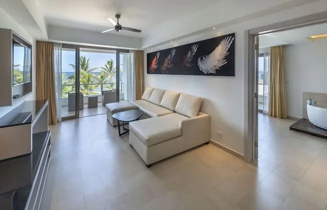Luxury Presidential Ocean Front Swim Out One Bedroom Suite Diamond Club