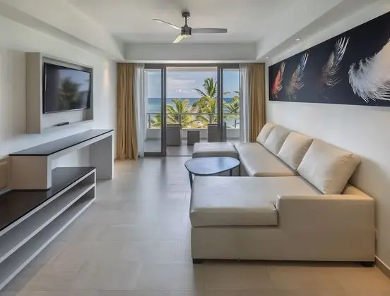 Luxury Presidential Ocean Front Swim Out One Bedroom Suite Diamond Club