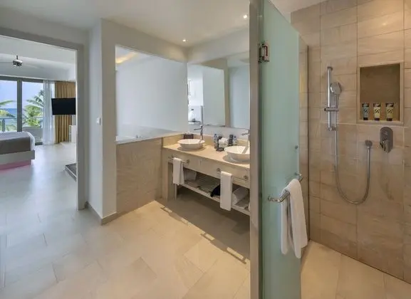Luxury Presidential Ocean Front Swim Out One Bedroom Suite Diamond Club