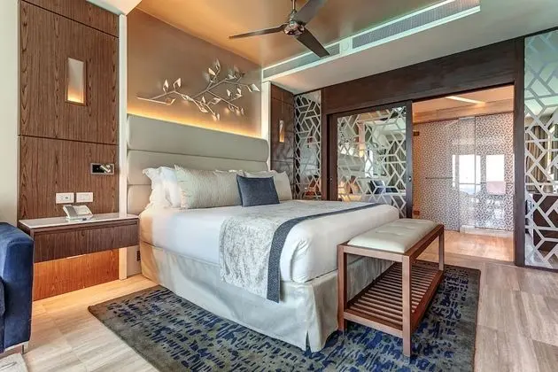 Luxury Chairmans Four bedroom Suite Ocean Front Diamond Club