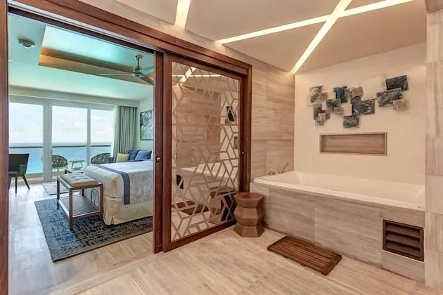 Luxury Chairmans Four bedroom Suite Ocean Front Diamond Club