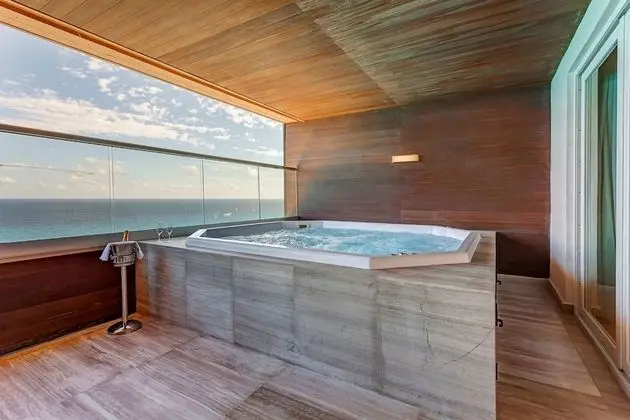 Luxury Chairmans Four bedroom Suite Ocean Front Diamond Club
