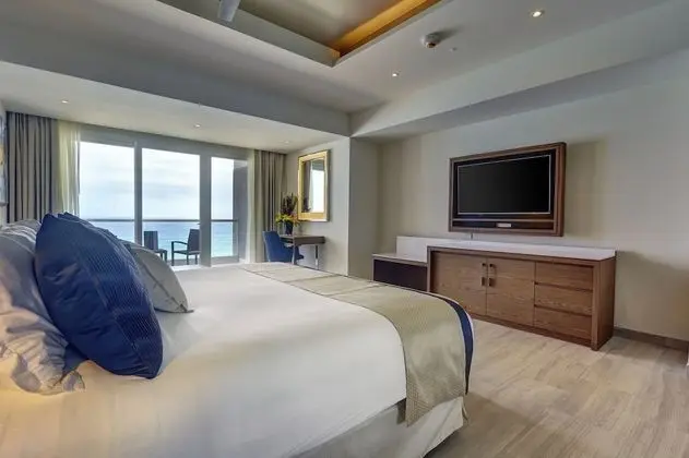 Luxury Junior Suite Ocean Front