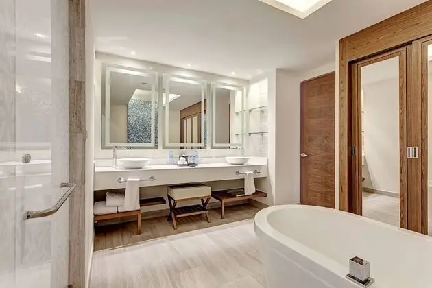 Luxury Presidential Ocean Front One Bedroom Suite Diamond Club