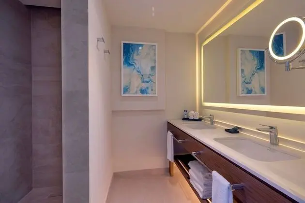 Luxury Presidential Ocean View One bedroom Suite Diamond Club