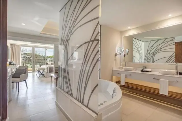 Luxury Family Suite ocean view